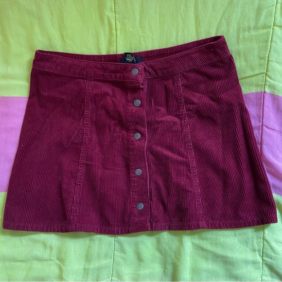 Bottom up skirt in a burgundy color, super comfy, and perfect for any occasion - Picture 1 of 3